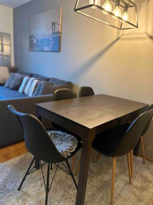 Pa Grillstadfjaera Med Parkeringsplasser - Vmski 2025 Apartamento
